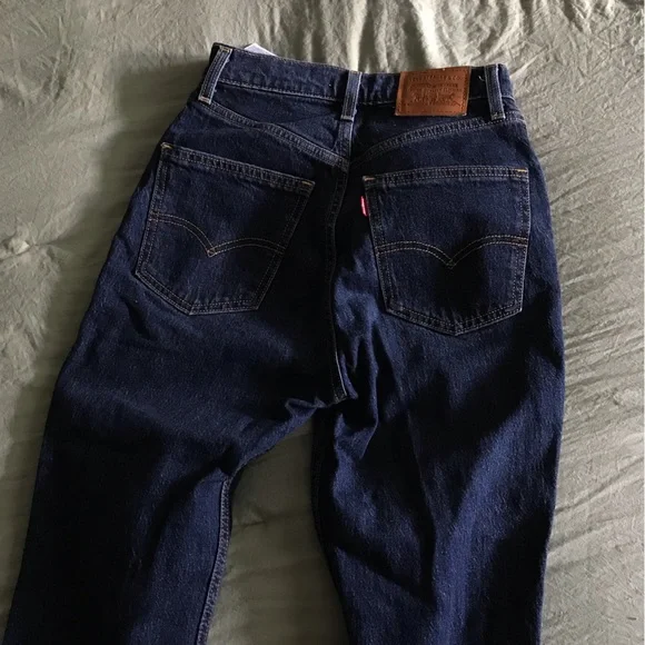 Levi’s Slim Straight Hi-Rise Dark Denim Jeans - Picture 10 of 11